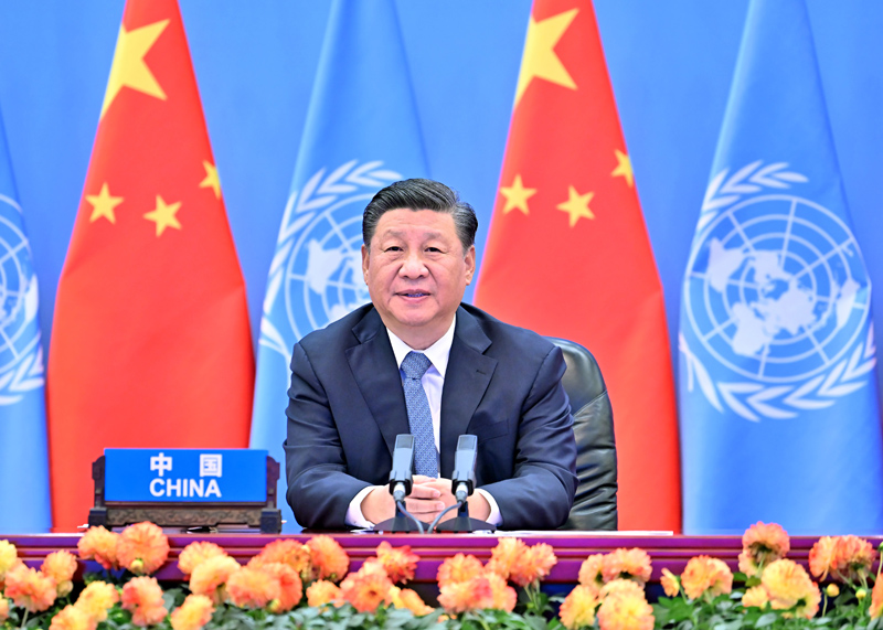 10月14日晚,国家主席习近平以视频方式出席第二届联合国全球可持续交通大会开幕式并发表题为《与世界相交 与时代相通 在可持续发展道路上阔步前行》的主旨讲话。新华社记者 李涛 摄